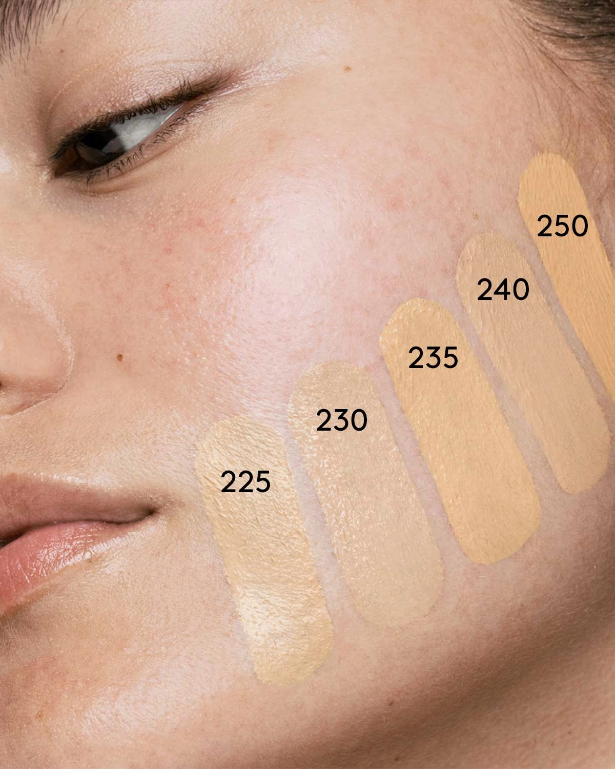 Soft'lit Naturally Luminous Longwear Foundation — 225