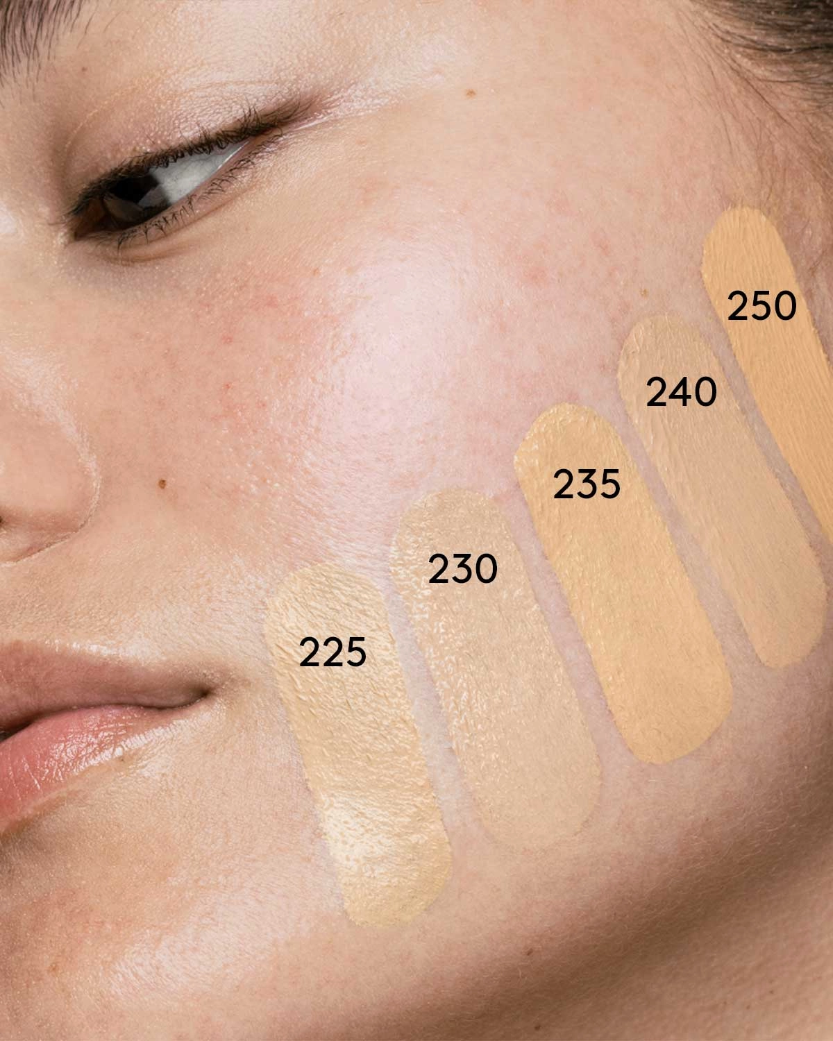 Soft'lit Naturally Luminous Longwear Foundation — 250